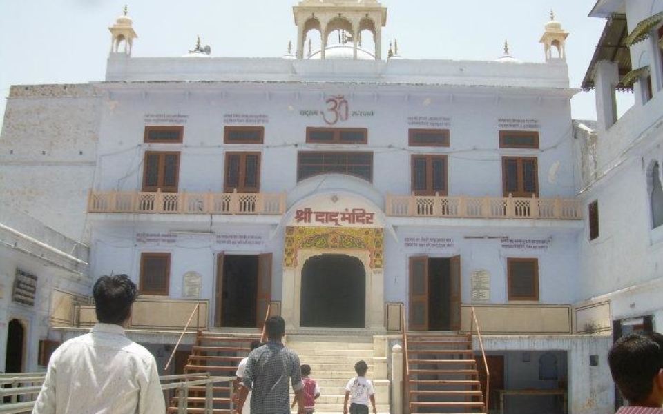 Hirnoda-Dadu-palka-dham-bichun (1)